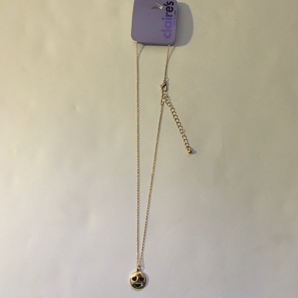 Claire’s Heart Eyes Emoji Necklace